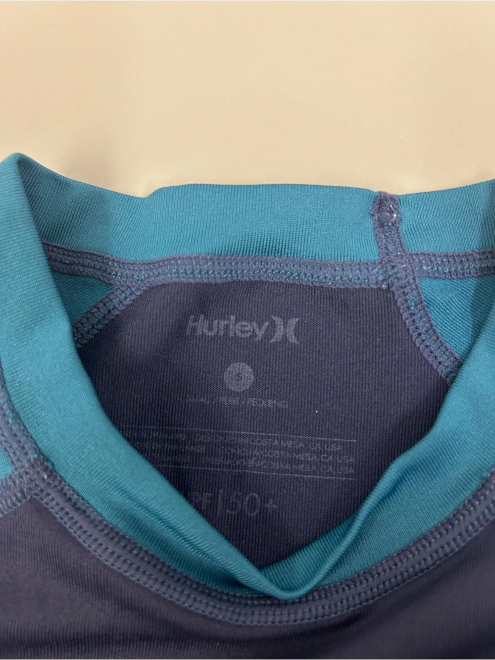 Hurley Rashguard - Picture 3 of 3
